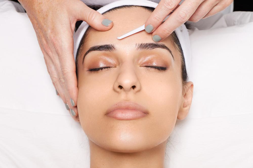 Dermaplaning 101: Pro Technique + Practice
