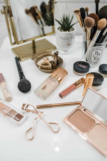 Makeup Tools & Brushes