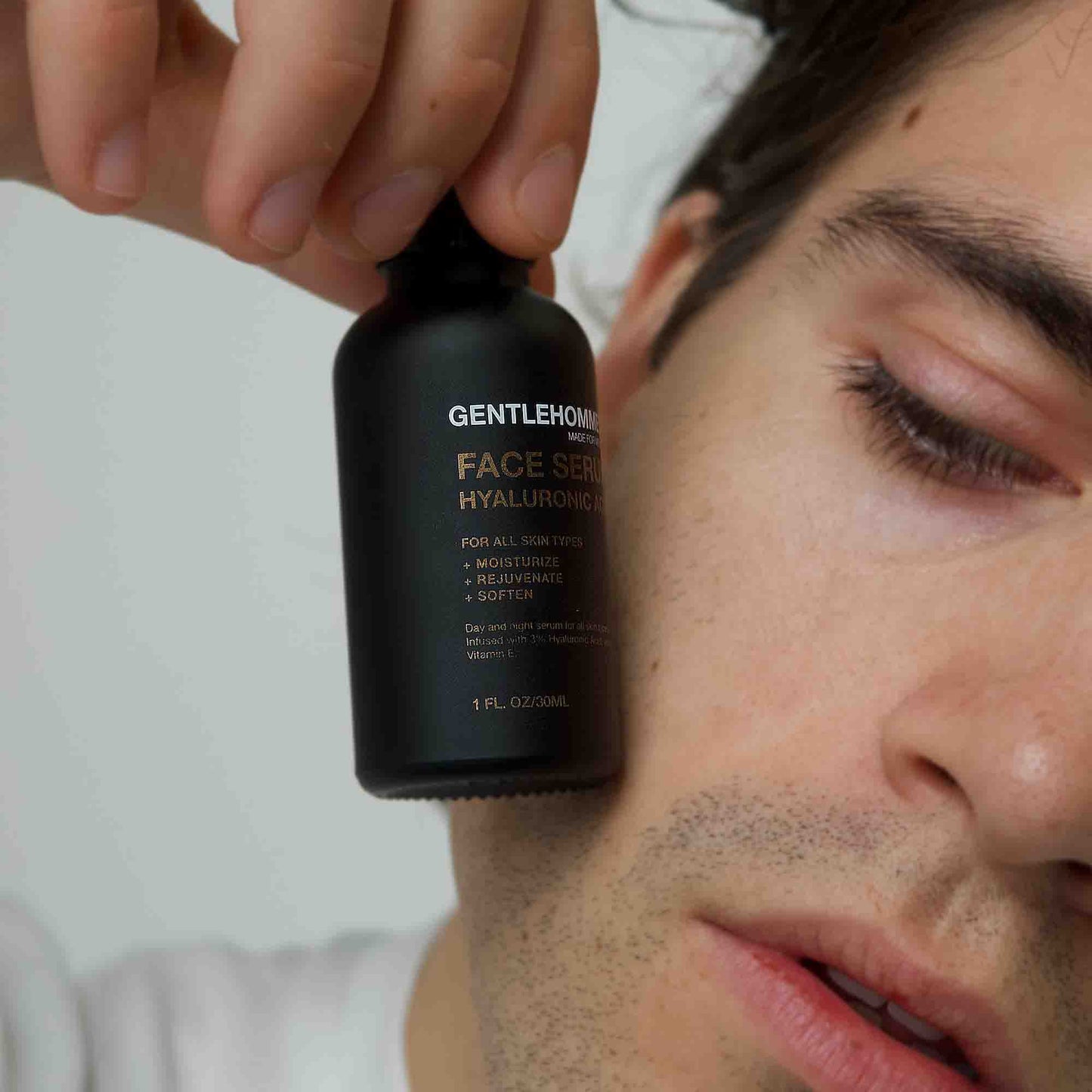 Sérum facial de ácido hialurónico para hombres